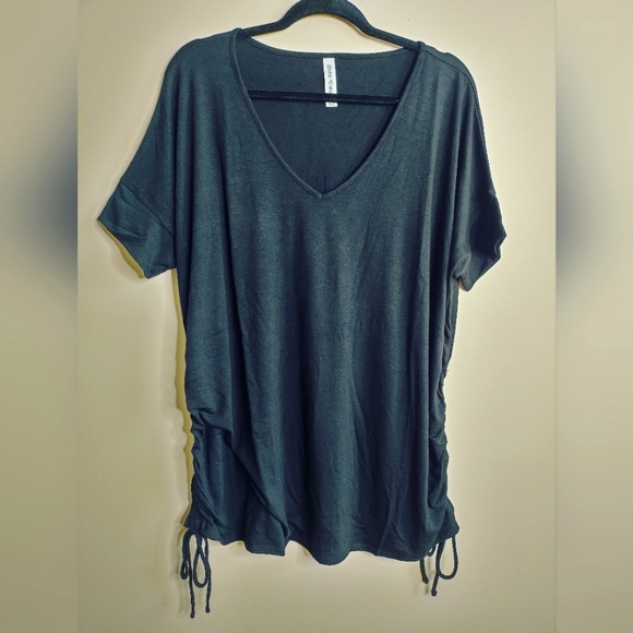Zenana Outfitters Tops - Zenana Perfect Everyday Top V-neck with side ties in Black Regular and Plus size